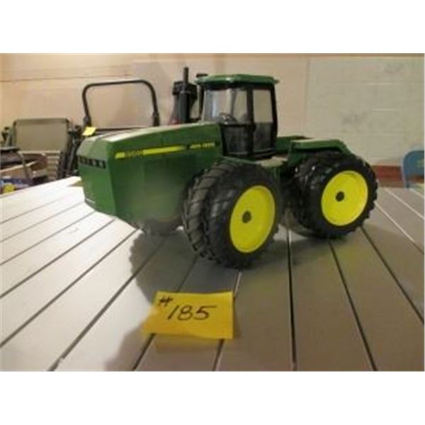 ERTL J.D. 8560 METAL TOY TRACTOR