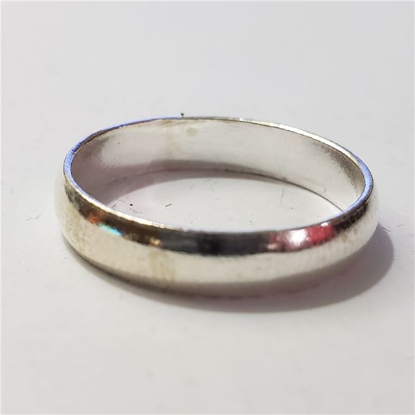 SILVER RING SIZE 6