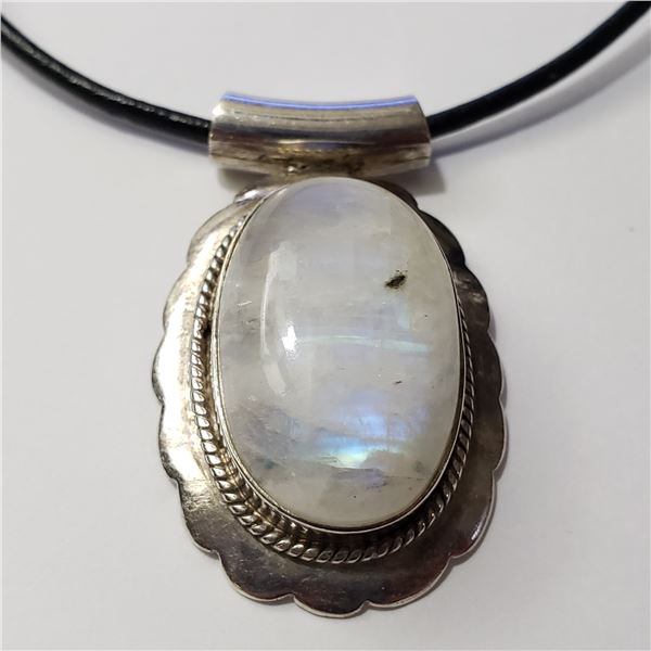 SILVER MOONSTONE PENDANT