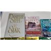 Image 5 : Danielle Steel Collection 7 Novels plus 1 Nora Roberts