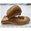 Image 2 : Vintage Shoe Form - Wooden 1970's Farmhouse Décor