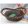 Image 4 : 1 Basket of 4 gardening books + 2 frames with SK wild flowers