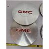 Image 3 : Four chevrolet center wheel caps, Two GMC