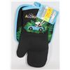 Image 1 : NEW PEANUTS THEME OVERSIZED OVEN MITT AND