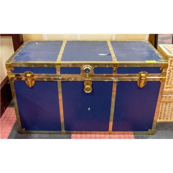 LARGE STEAMER TRUNK BLUE