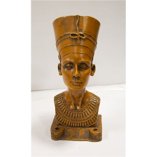 NIFIRTITI STATUE