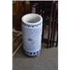 Image 1 : CHINESE BLUE & WHITE UMBRELLA STAND