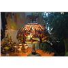 Image 2 : TIFFANY STYLE TABLE LAMP W/DRAGON FLY DESIGN