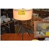 Image 1 : TRIPOD TABLE LAMP (23")