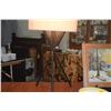 Image 2 : TRIPOD TABLE LAMP (23")