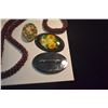 Image 5 : GARNET BEAD NECKLACE, MICROMOSAIC & RUSSIAN LACQUER BROOCHES (7 PCS)