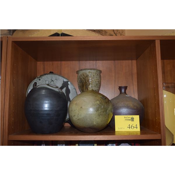 ASSORTED CERAMIC VASES & PLATE (5 PCS) (DOES NOT INCLUDE STAND)