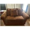 Image 1 : Genuine Upholstered LA-Z-Boy Loveseat