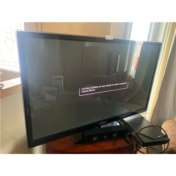 Samsung 51" TV (Model PN51E550D1F), Blu-Ray/3D Box (Model HT-E5330), and Center Speaker System