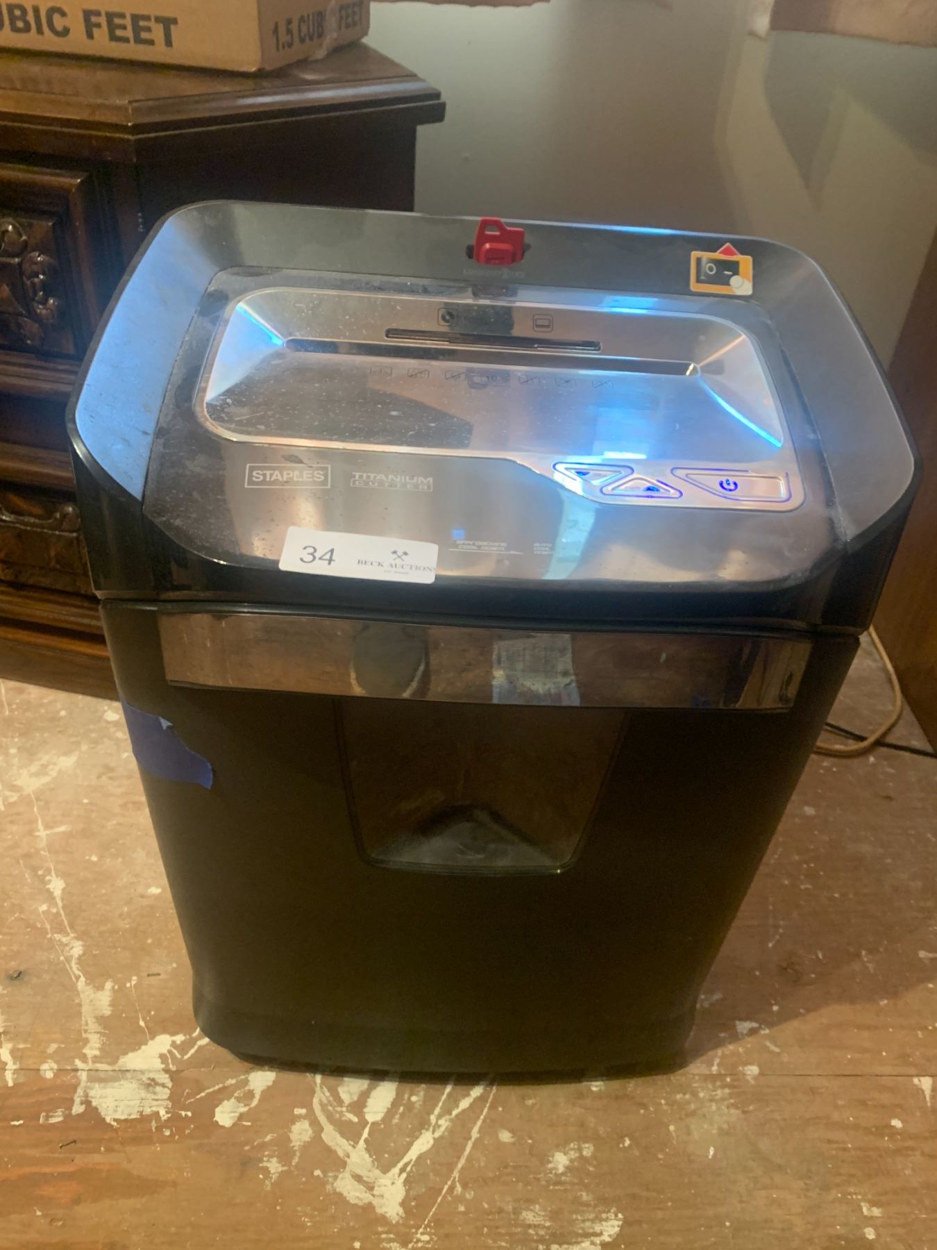 Staples Titanium Cutter Paper Shredder (Model SPLTMC10A)