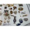 Image 5 : Collection of Women's Earrings, Rings and Brooches