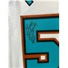 Image 2 : OFFICIAL BRYANT BIG COUNTRY REEVES SIGNED VANCOUVER GRIZZLIES JERSEY