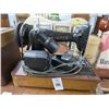 Image 2 : Vintage Singer Sewing Machine w/Case