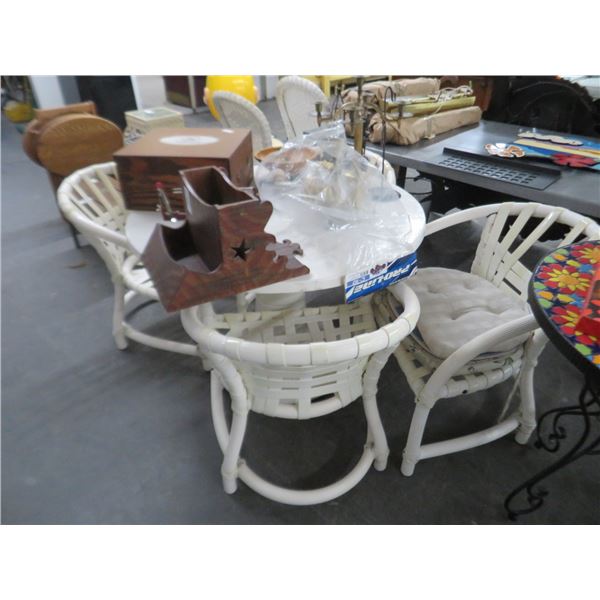 White Plastic Patio Table w/4 Chairs