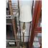 Image 1 : Brass w/Marble Accent Floor Lamp