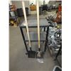 Image 1 : 2 Square Shovels