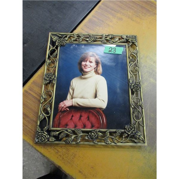 METAL PICTURE FRAME (APPROX. 8" X 10")