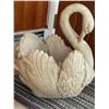 Image 2 : Swan Heavy 50lbs 23H x16W x 21L