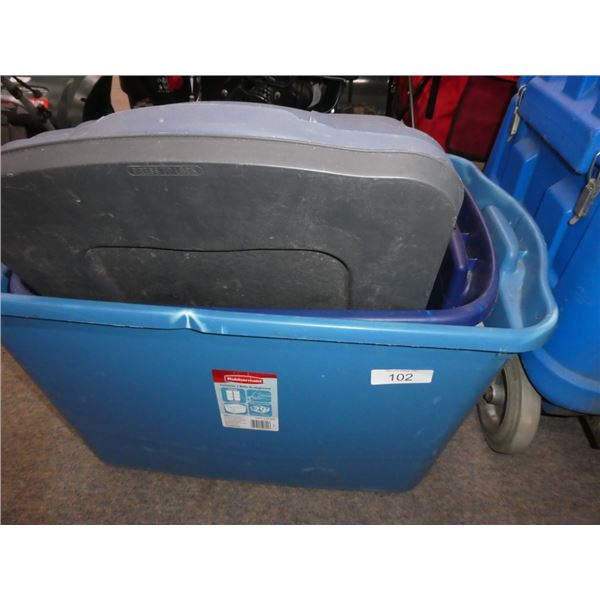 Rubbermaid storage totes w/ lids