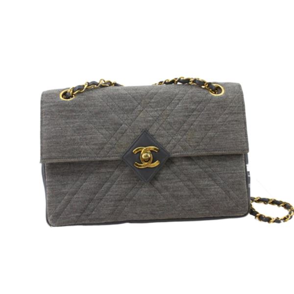 77767 Chanel Diamond CC Stitch Flap