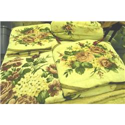 Victorian Style Comforter With Shams -