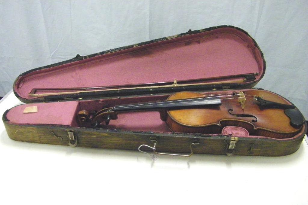 VINTAGE VIOLIN With Case