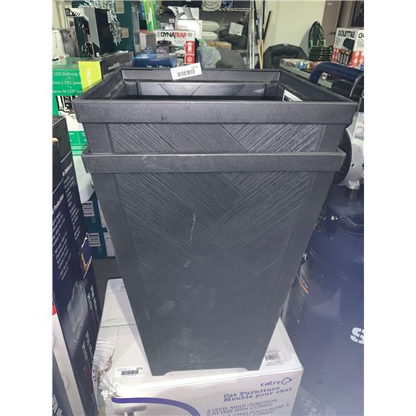 Keter Tesoro Planter 36.8cm x 36.8cm x 57cm Lot of 2