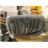 Image 1 : Plush Blanket Gray