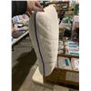 Image 2 : Memory Foam Pillow w/ washable Cover