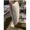 Image 2 : Memory Foam Pillow w/ washable Cover