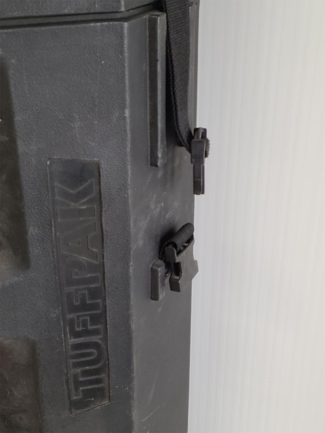 Tuffpak TUFFPAK 1050 LOCKING GUN CASE - Kidd Family Auctions