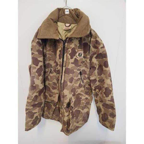 LOT OF 2 - MUSTANG FLOATER CAMO JACKET & SPORT CHIEF CAMO