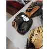 Image 8 : 4 BASEBALL GLOVES - 2 70s LEATHER BALL GLOVES AND 2 YOUTH SIZE