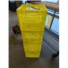 Image 2 : 4 MILK CRATES