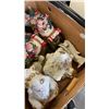 Image 4 : 4 BOXES OF CHRISTMAS DECOR AND ESTATE GOODS