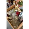 Image 6 : 4 BOXES OF CHRISTMAS DECOR AND ESTATE GOODS