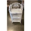 Image 1 : WHITE WICKER SHELF