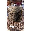 Image 2 : 2 SHEEP HIDE PILLOWS AND 2 ANIMAL PRINT CUSHIONS