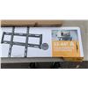 Image 3 : INSIGNIA 33"-46" FIXED TV WALL MOUNT AND 34"-55" FULL MOTION TV WALL MOUNT