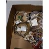 Image 2 : TRAY OF JEWELRY