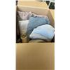 Image 2 : 2 BOXES OF TOWELS, ESTATE GOODS, STRING DECORATIONS