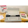 Image 1 : Smith Corona Spell-Right Dictionary Memory Typewriter