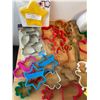 Image 5 : Large Assortment of Cookie Cutter Molds