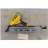 Image 1 : Dewalt Model D51823 Clipped Head Framing Air Nailer 