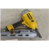Image 3 : Dewalt Model D51823 Clipped Head Framing Air Nailer 